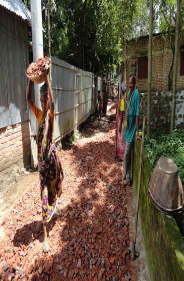 UGIIP-III প্রকল্পের আওতায় ০৯ (নয়) টি ওয়ার্ডে বিভিন্ন রাস্তা/ড্রেনের নির্মান কার্যক্রম